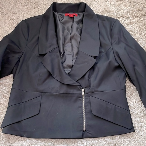 New York and Co Moto Detail Blazer, Black with zipper detail, Size 6 - Picture 2 of 4